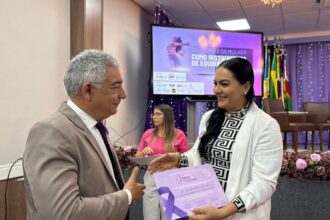 Homenagem: FVS-RCP recebe reconhecimento em evento alusivo ao Agosto Lilás