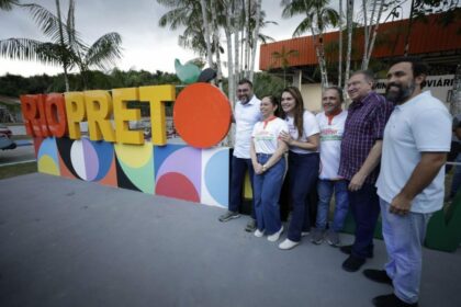 Governador Wilson Lima assina ordem de serviço para ampliação do hospital e anuncia novas obras no setor viário de Rio Preto da Eva
