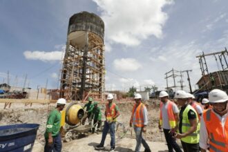 Governador Wilson Lima vistoria avanço da obra de revitalização e ampliação do sistema de abastecimento de água em Codajás