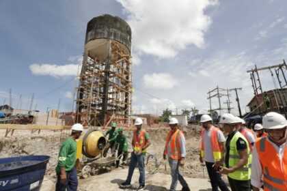 Governador Wilson Lima vistoria avanço da obra de revitalização e ampliação do sistema de abastecimento de água em Codajás