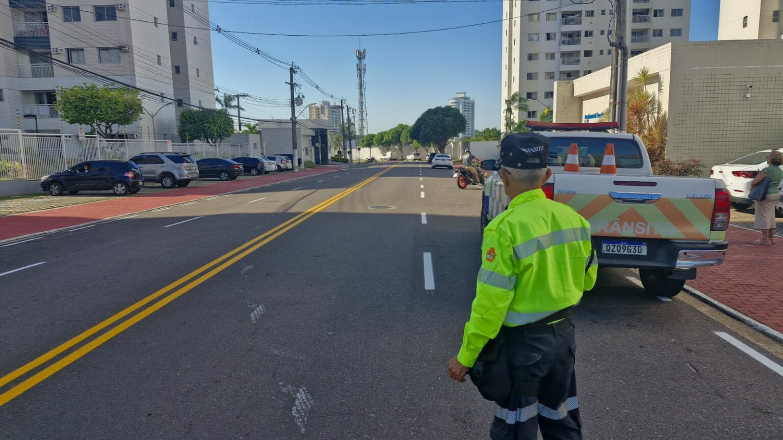Fiscalização de estacionamentos irregulares perto de condomínios