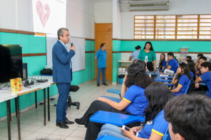 Estudantes da Prefeitura de Manaus participam de palestra da comissão “OAB Vai à Escola” sobre bullying e cyberbullying