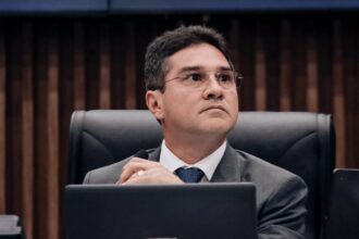 Jander Lobato propõe proibição de armazenamento irregular de pneus em áreas públicas de Manaus