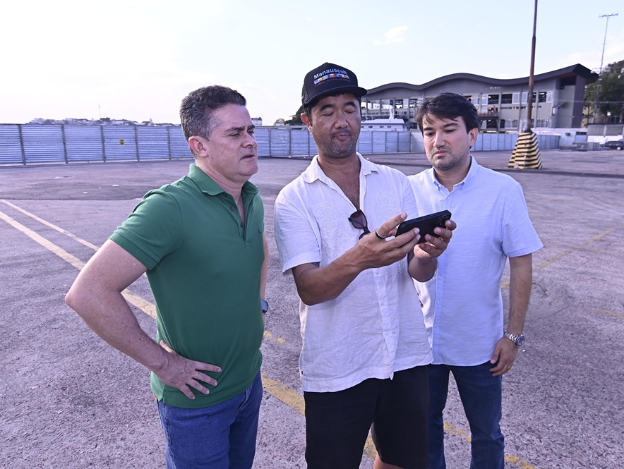 Prefeito David Almeida acompanha avanços da montagem do palco Malcher do #SouManaus