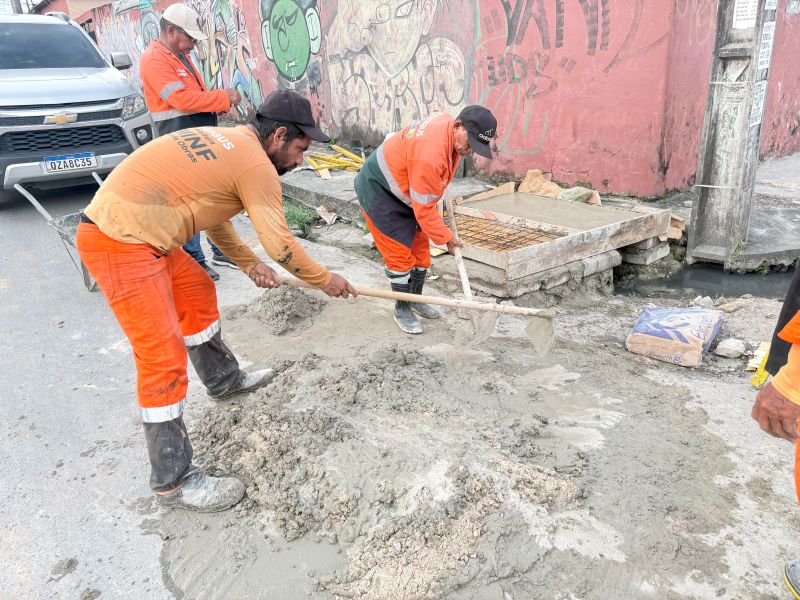 Prefeitura de Manaus realiza recuperação de rede de drenagem na zona Norte