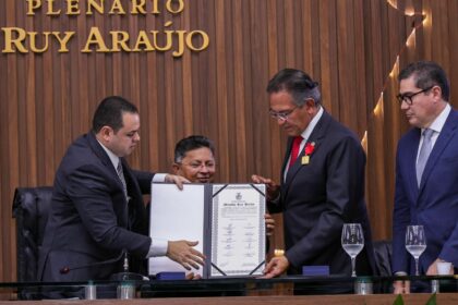 Presidente Roberto Cidade destaca contribuições do ministro Mauro Campbell e do juiz Lizandro Garcia para o Judiciário brasileiro, durante outorga da Medalha Ruy Araújo