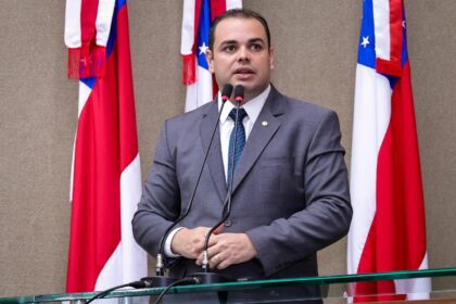 Presidente Roberto Cidade propõe lei para combater a dependência tecnológica de crianças e adolescentes nas escolas do Amazonas