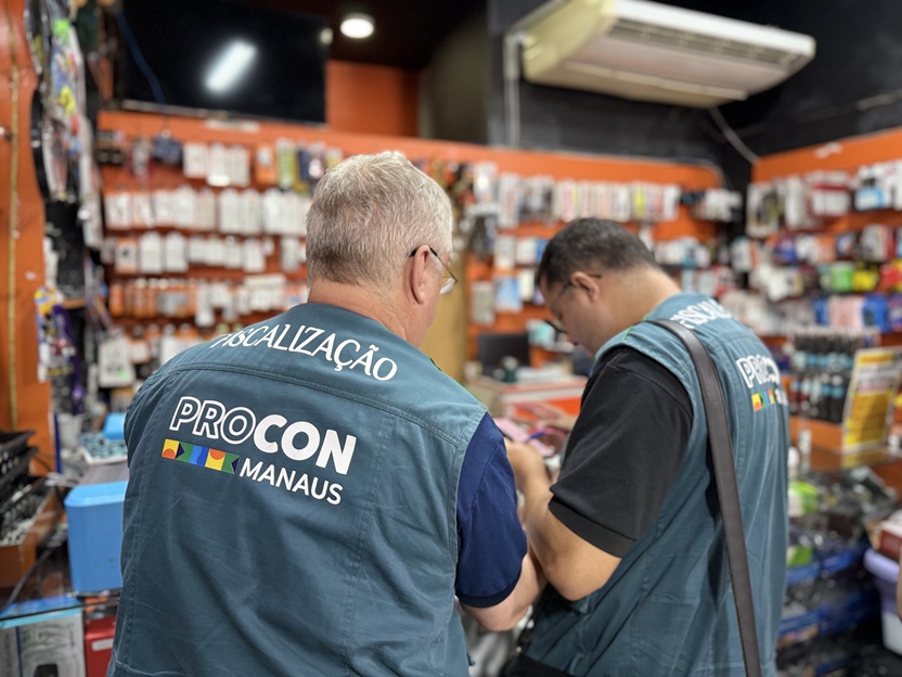Ação conjunta do Procon Manaus e DECON resulta na apreensão de 1.500 produtos falsificados em lojas da capital