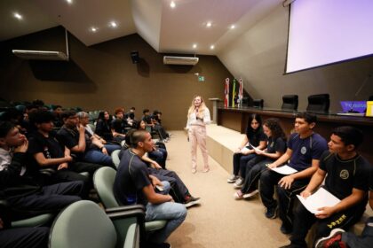 Programa Parlamento Jovem da Aleam incentiva protagonismo estudantil e debate político