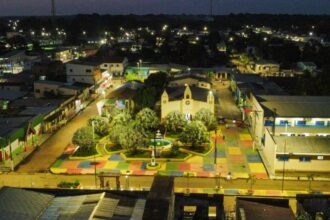Governador Wilson Lima visita obra de pavimentação da estrada Codajás-Anori e inaugura iluminação pública de LED em Beruri e Anori