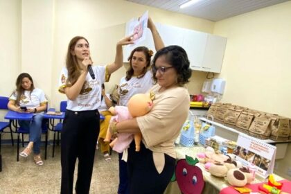 Prefeitura de Manaus reforça importância do aleitamento materno em ação na zona Sul