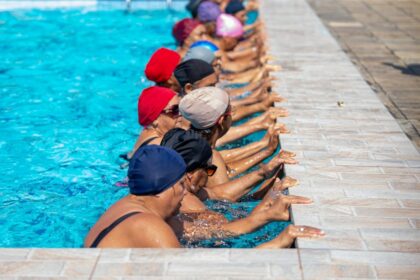 Sejusc faz aula inaugural de hidroginástica do projeto Idoso em Movimento, na zona sul de Manaus