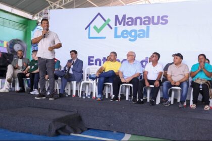 Prefeitura de Manaus entrega 100 registros de imóveis na comunidade Jardim Fortaleza