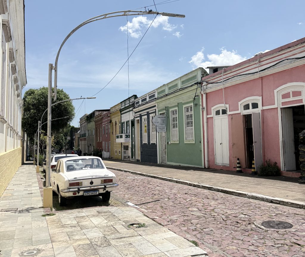 Prefeitura de Manaus mantém viva a história do Centro com obras de preservação no pavimento da Bernardo Ramos