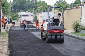 Prefeitura de Manaus leva mais qualidade de vida ao Colônia Santo Antônio com obras de manutenção asfáltica