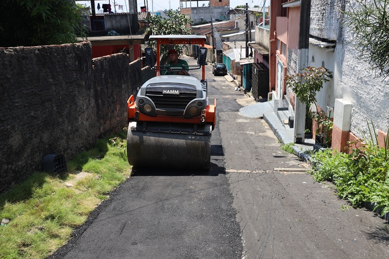 Prefeitura de Manaus leva asfalto para o Morro da Liberdade e transforma realidade da zona Sul