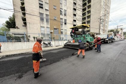 Obras de recapeamento da Prefeitura devolvem segurança e mobilidade ao Centro de Manaus
