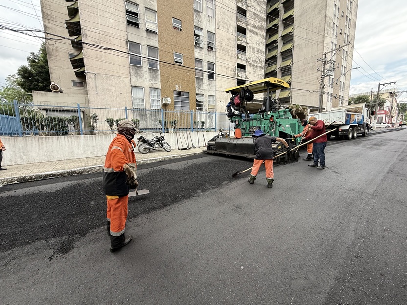 Obras de recapeamento da Prefeitura devolvem segurança e mobilidade ao Centro de Manaus