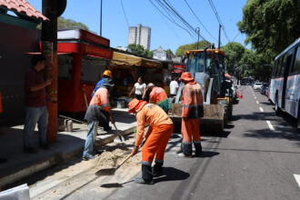 Revitalização das paradas de ônibus e calçadas na Getúlio Vargas