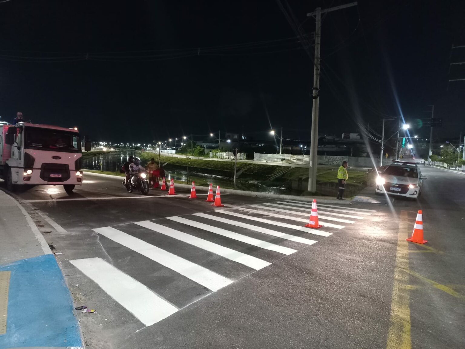 Sinalização na avenida Silves e em vias estratégicas de Manaus