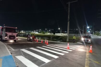 Sinalização na avenida Silves e em vias estratégicas de Manaus
