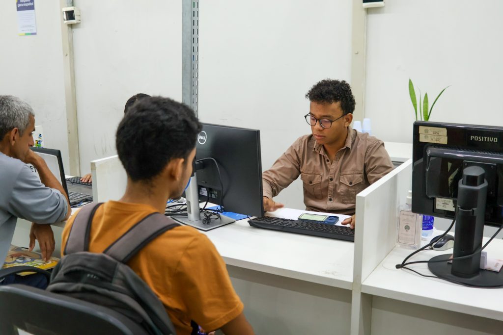 Sine Amazonas divulga 261 vagas de emprego para esta segunda-feira