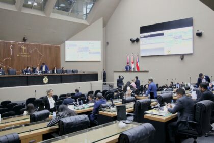 Última pauta de tramitação da semana na Aleam inclui PLs sobre educação digital, valorização profissional e voluntariado