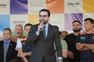 Eurico Tavares acompanha início de obras de pavimentação no bairro Santa Etelvina, em Manaus