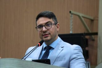 Rodrigo Guedes cobra mais fiscalização sobre serviços da Águas de Manaus e diz que empresa precisa ser multada por ‘estragos’ na cidade