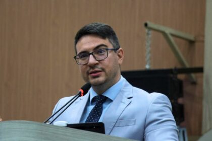 Rodrigo Guedes cobra mais fiscalização sobre serviços da Águas de Manaus e diz que empresa precisa ser multada por ‘estragos’ na cidade