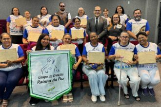 Rosivaldo Cordovil homenageia Grupo de Oração Rainha da Paz na Câmara Municipal de Manaus