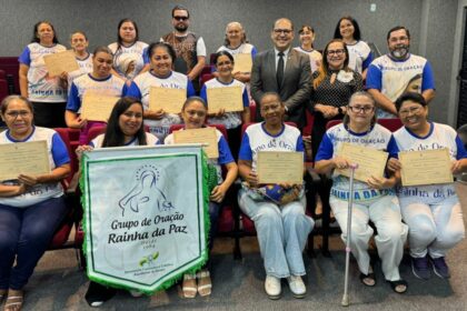 Rosivaldo Cordovil homenageia Grupo de Oração Rainha da Paz na Câmara Municipal de Manaus