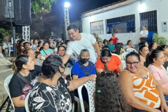 Saimon Bessa dialoga e reforça compromisso com moradores do bairro Gilberto Mestrinho
