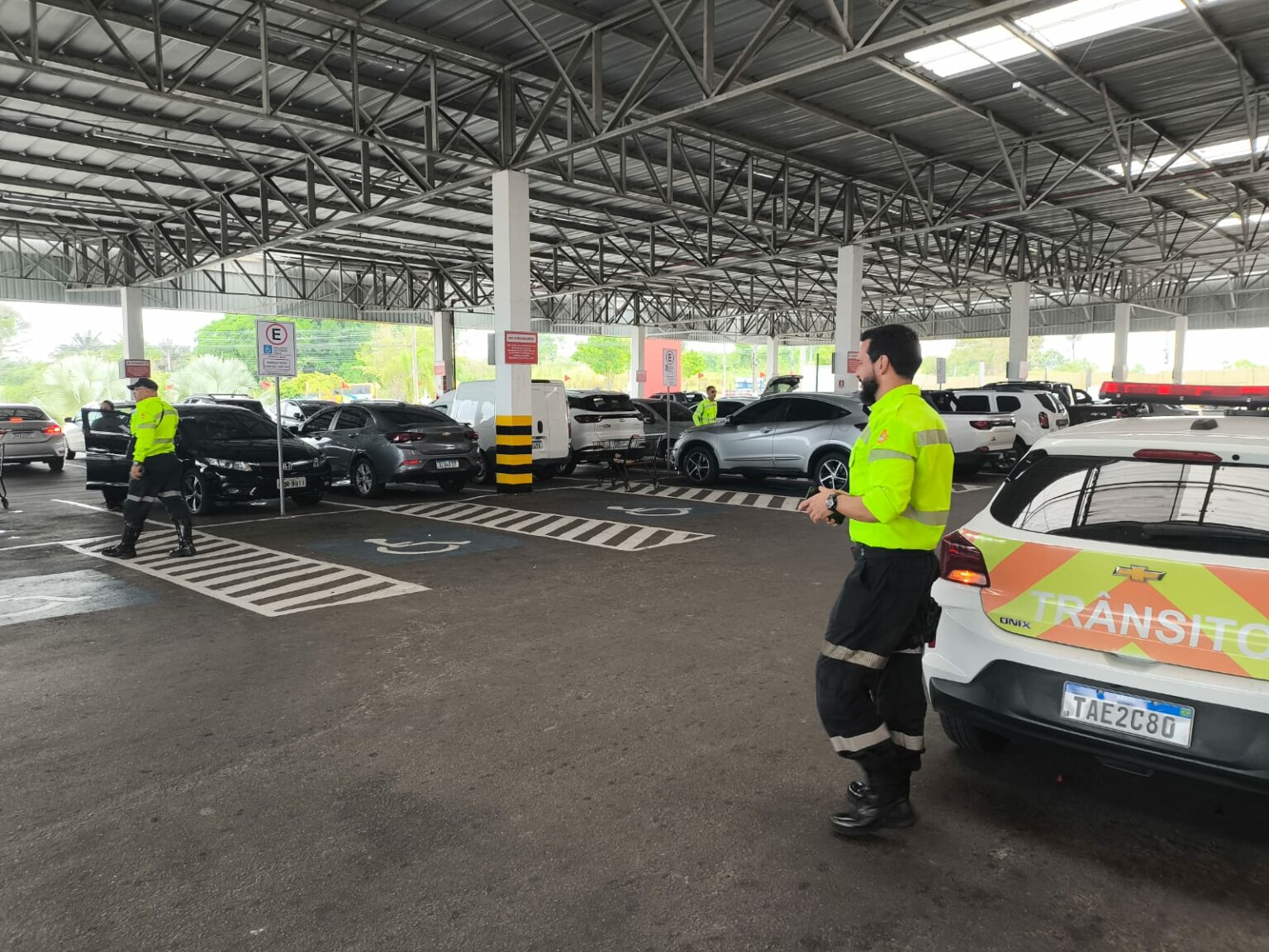 Fiscalização e combate ao uso irregular de vagas especiais