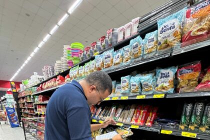 Pesquisa do Procon Manaus aponta variação de preços da cesta básica em supermercados da capital