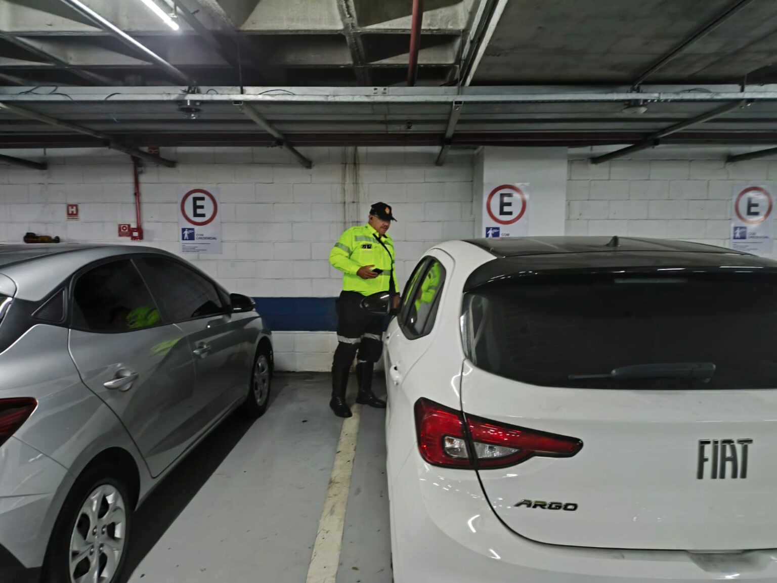 Prefeitura realiza fiscalização para coibir estacionamento irregular em zonas Centro-Sul e Oeste de Manaus