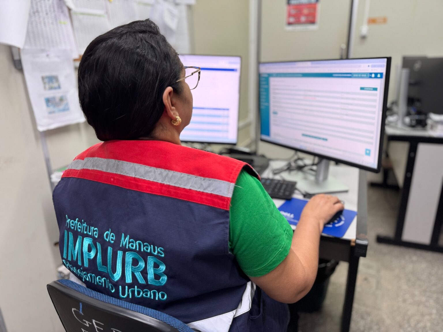 Prefeitura tem alta de 81% em notificações de engenhos publicitários irregulares em Manaus