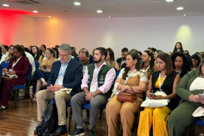 FVS-RCP reforça integração entre Vigilância em Saúde e Assistência Farmacêutica no Amazonas durante congresso