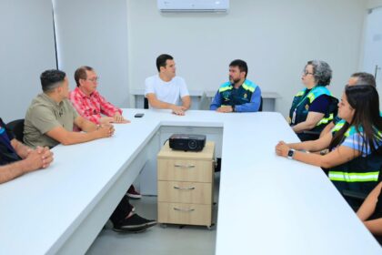 Vice-prefeito Renato Junior cobra que Ageman fiscalize Águas de Manaus para recuperar asfalto imediatamente após obras de saneamento nas ruas da cidade