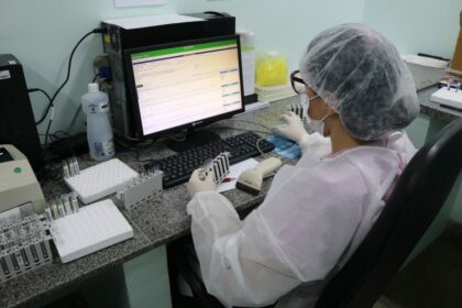 FCecon realiza quase meio milhão de exames laboratoriais de janeiro a agosto de 2025