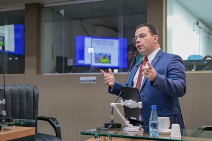 Wilker Barreto denuncia exclusão de crianças autistas sem mediadores na capital e Estado