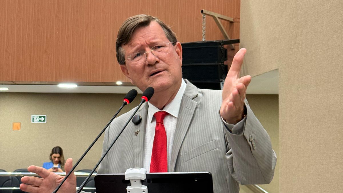 Zé Ricardo realiza ação no Coroado e diz que comunidade foi ‘abandonada’ pelo Poder Público