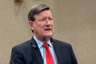 Zé Ricardo denuncia: ‘Manaus paga caro por estacionamento e recebe abandono em troca’