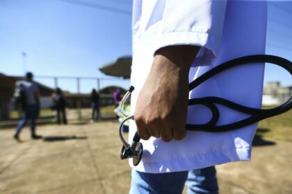 Comissão debate política nacional para residências em saúde