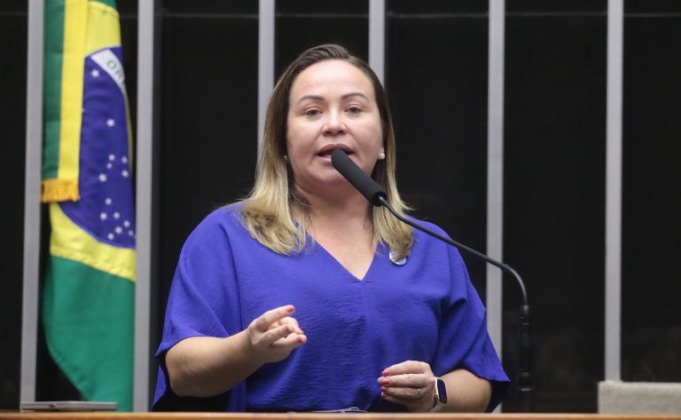 Comissão aprova projeto que define símbolo para identificar doenças raras