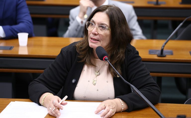 Comissão aprova projeto que autoriza acesso forçado a imóveis em caso de ameaça à saúde pública