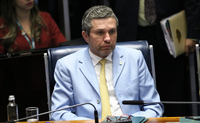 Comissão aprova projeto que proíbe tarifa extra por tráfego intensivo de dados na internet