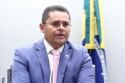 Comissão aprova compartilhamento de torres de telecomunicação em áreas urbanas populosas