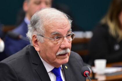 Comissão aprova prioridade para criança de colo e pessoa com mais de 80 anos
