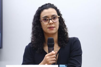 Para debatedores, inteligência artificial pode ajudar idosos a cuidar da saúde